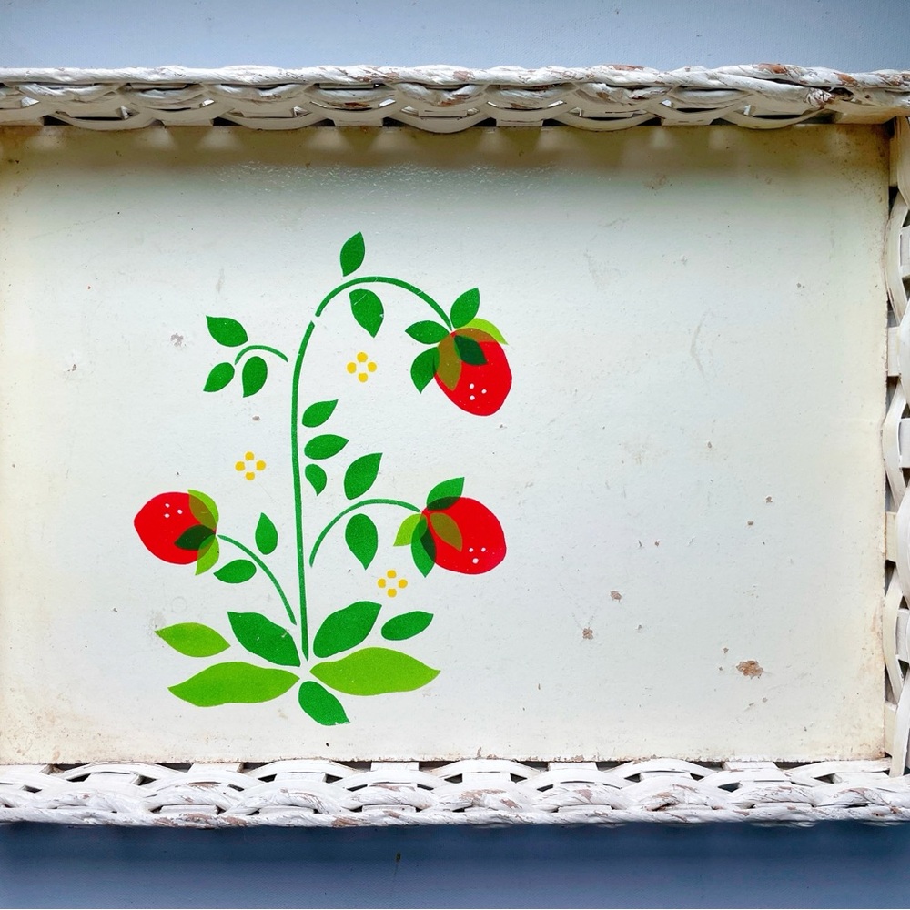 Vintage 1970’s Peach Tree Design Wicker Strawberry Cottage Core Serving Tray